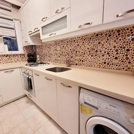 Spacious 3br Retreat Modern Comfort Apartment *